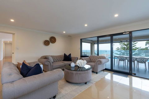 Sun Seeker At Marino - Expansive Luxury Pool Home - Darwin Holiday 1