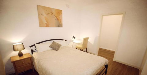 Sunny House - Melbourne Airport Home - Darwin Holiday 0