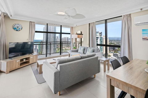 SURFERS PARADISE ABSOLUTE BEACHFRONT WITH VIEWS, HIGH LEVEL 1br Apt - IDEAL FOR COUPLES Or 2 PPL TRAVELLING TOGETHER - Darwin Holiday 2