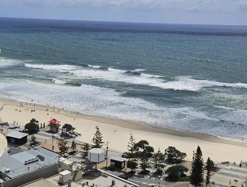 SURFERS PARADISE ABSOLUTE BEACHFRONT WITH VIEWS, HIGH LEVEL 1br Apt - IDEAL FOR COUPLES Or 2 PPL TRAVELLING TOGETHER - Darwin Holiday 0