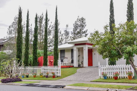 The Arcadia - Entire Luxurious English Cottage With Huge Privacy Near CBD - Darwin Holiday 2