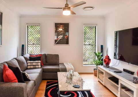 The Arcadia - Entire Luxurious English Cottage With Huge Privacy Near CBD - Darwin Holiday 3