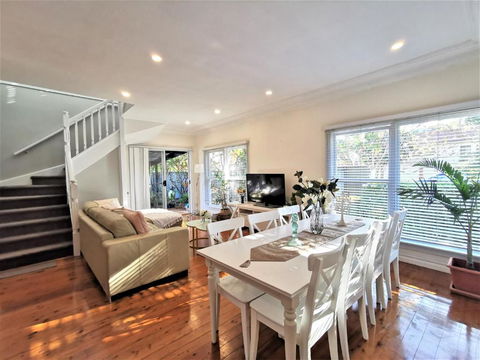Sydney Meets Miranda, Comfy 4 Bedrooms Corner House - Darwin Holiday 2