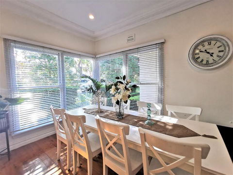 Sydney Meets Miranda, Comfy 4 Bedrooms Corner House - Darwin Holiday 3
