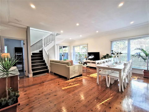 Sydney Meets Miranda, Comfy 4 Bedrooms Corner House - Darwin Holiday 0