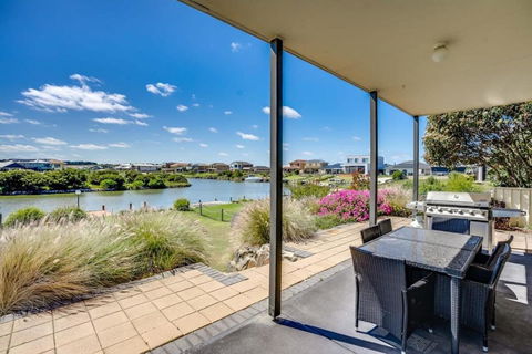 T2 12 Wentworth Pde Hindmarsh Island - No Linen Included - Darwin Holiday 1