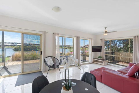 T2 12 Wentworth Pde Hindmarsh Island - No Linen Included - Darwin Holiday 3