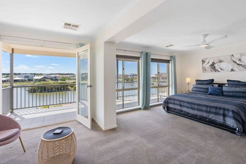 T2 12 Wentworth Pde Hindmarsh Island - No Linen Included - Darwin Holiday 0