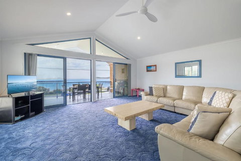 Tah Villa 1, 68 Marine Dr - Stunning Views, Linen And Air Con - Darwin Holiday 3