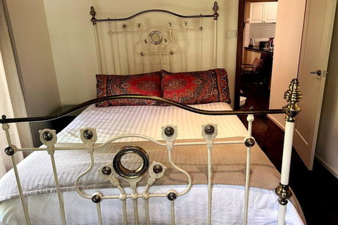 The Avenel Cottage. - Darwin Holiday 2