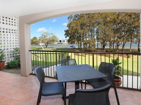 Beachport 14 - 2 BDRM Apt With Canal Views On Parkyn Pde - Darwin Holiday 1
