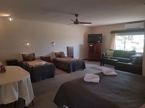 Beachport Motor Inn - Darwin Holiday 1