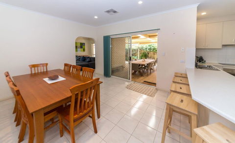 Beachside At Normanville - 7 Ronald Street - Darwin Holiday 2