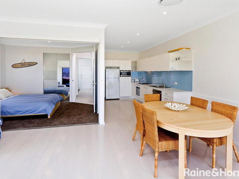Beachside Bungalow #4 - 4/139 Avoca Drive, Avoca Beach - Darwin Holiday 3
