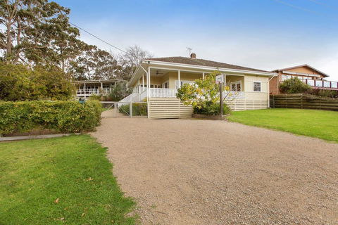 BEACHSIDE GETAWAY - DROMANA - Darwin Holiday 0
