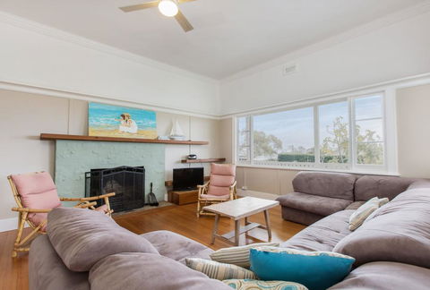 BEACHSIDE GETAWAY - DROMANA - Darwin Holiday 1