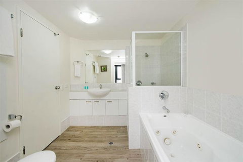 Beachside Neptune Resort Apt Upgraded! - Darwin Holiday 0