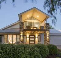 Beachstone - Stylish Spacious Home Opposite Beach and Close to Town - Darwin Holiday