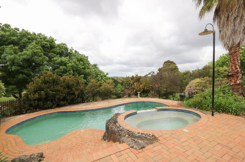 Beautiful Resort Retreat Villa In The Yarra Valley - Entertainer's Delight - Darwin Holiday 3