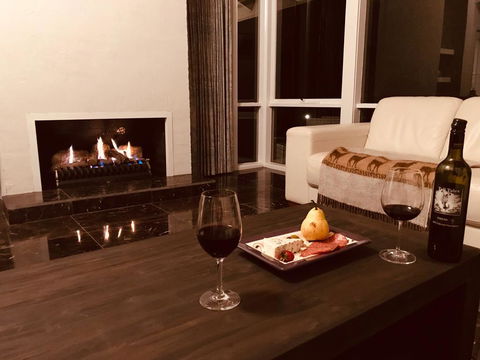 Beautiful Resort Retreat Villa In The Yarra Valley - Entertainer's Delight - Darwin Holiday 1