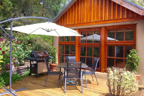 BEAUTIFUL RETREAT - 20 Mins To CBD And Only 10 Mins To MONA! - Darwin Holiday 1