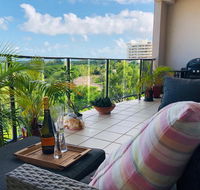 Beautiful spacious city apartment with views out to the Arafura Sea - Darwin Holiday