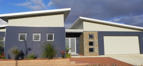 Beautifully Appointed Large Family Home - Darwin Holiday 1