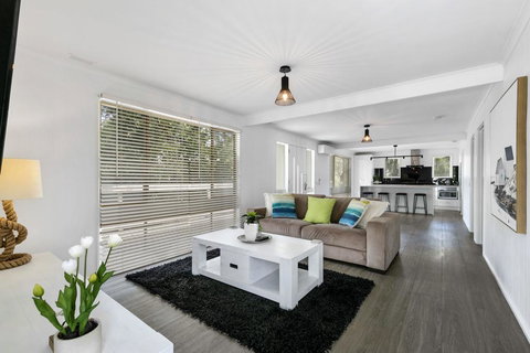 BEAUTY AND THE PEACE - INLET SIDE - Darwin Holiday 3