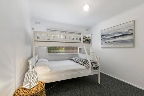 BEAUTY AND THE PEACE - INLET SIDE - Darwin Holiday 1