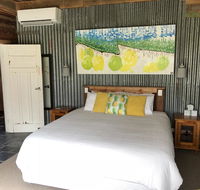 Bed in a Shed Vineyard Stay - Darwin Holiday
