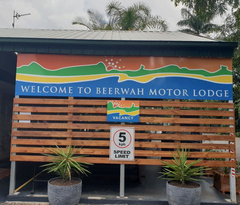 Beerwah Motor Lodge - Darwin Holiday 0