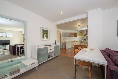 Beloka Close - Modern, Spacious, And Pet Friendly Accommodation - Darwin Holiday 1