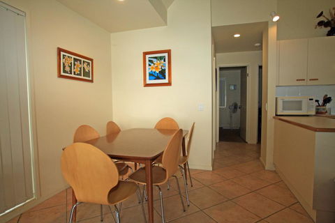 Berrara Lagoon Front Chalet - Darwin Holiday 3