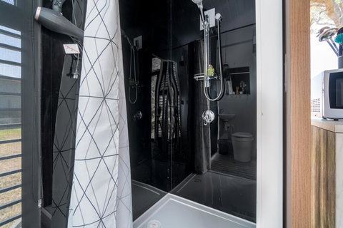 Big Tiny Paz Seven Hills Tiny House, Tallarook - Darwin Holiday 3