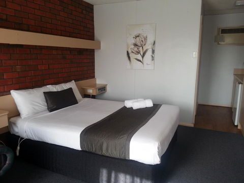 Big Valley Lakeside Paradise Motor Inn - Darwin Holiday 1