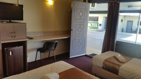 Biloela Centre Motel & Steakhouse Restaurant - Darwin Holiday 2
