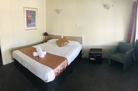 Biloela Centre Motel & Steakhouse Restaurant - Darwin Holiday 1