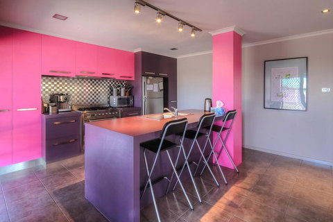 Birdland - Bold, Unique And Modern - Darwin Holiday 0