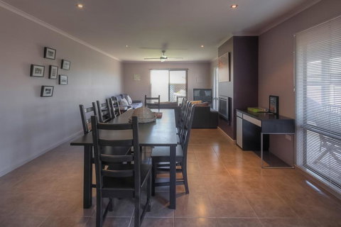 Birdland - Bold, Unique And Modern - Darwin Holiday 3