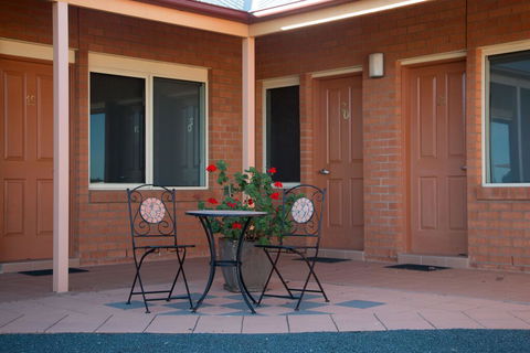 Bishop's Lodge Motor Inn - Darwin Holiday 1