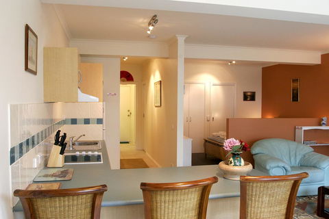 Black Dolphin Waterfront Apartment - Darwin Holiday 2