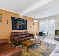Black Dolphin Waterfront Apartment - Darwin Holiday
