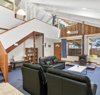 Black Dolphin Waterfront Townhouse - Bay Views - Darwin Holiday