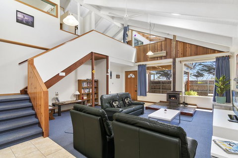 Black Dolphin Waterfront Townhouse - Bay Views - Darwin Holiday 0