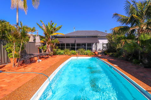 Blacksmiths Sea Breeze - Darwin Holiday 3