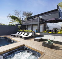 Blairgowrie Oasis Luxury retreat with spapool fireplace golf putting green - Darwin Holiday