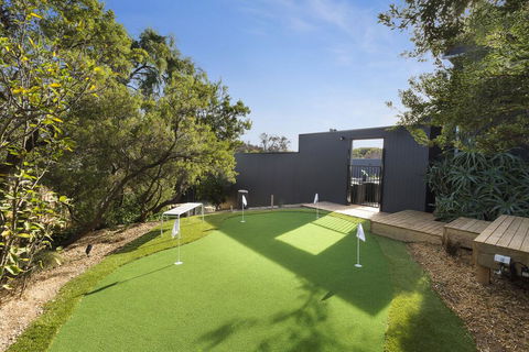 Blairgowrie Oasis Luxury Retreat With Spa,pool, Fireplace, Golf Putting Green - Darwin Holiday 1