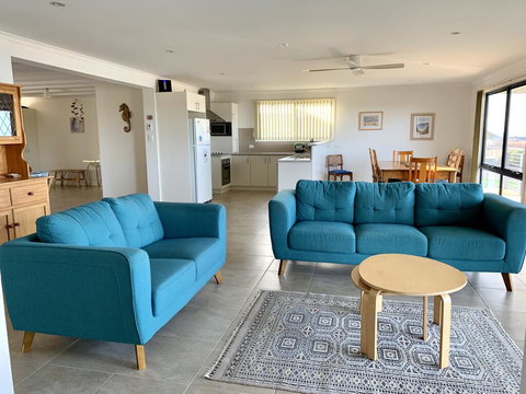 Blakeney Holiday House - Darwin Holiday 1