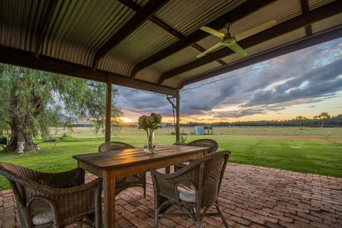 Blaxland's Cottage - Darwin Holiday 1