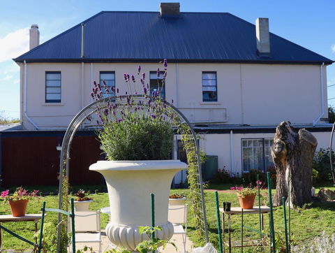 Blue Bell Inn - Darwin Holiday 1